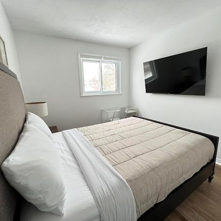 Letitia Heights !C Quiet And Modern Private Bedroom With Shared Bathroom Barrie Eksteriør billede